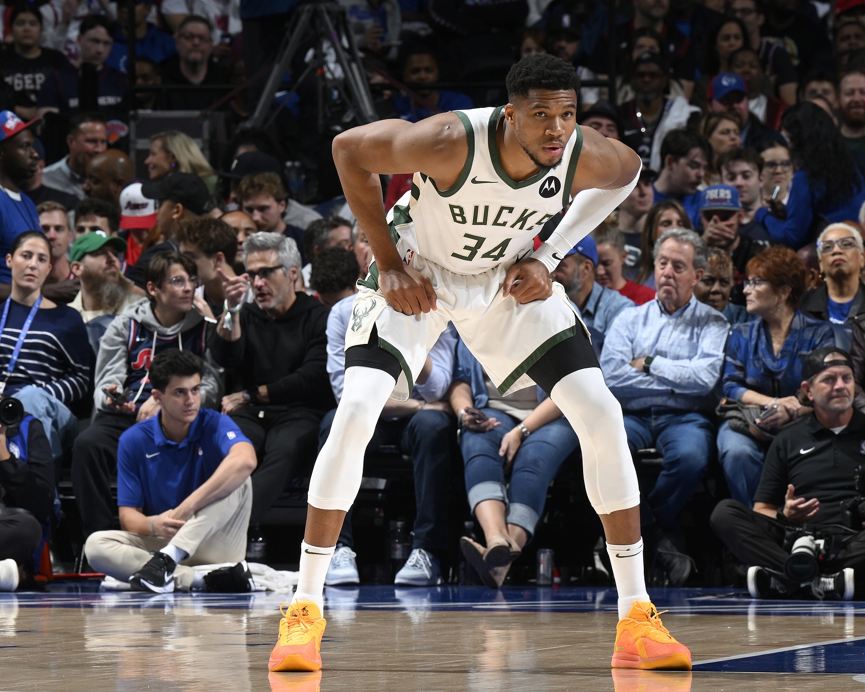 字母哥三巨头联手，官方宣布新规得分突破，连续三场30+冲击季后赛！的简单介绍