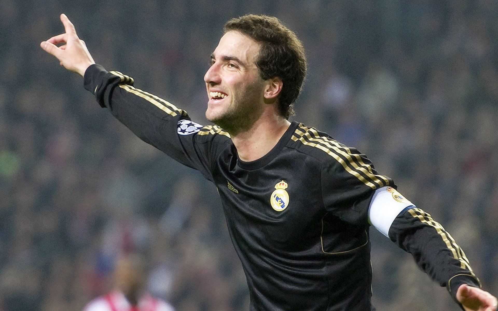 纳达尔重返赛场，战术调整首场状态出色，C9观众沸腾！